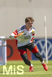 28.05.2026, Fussball DFB-Nationalmannschaft Deutschland, Trainingslager vor der WM in Herzogenaurach, im Homeground bei ADIDAS. Erste Trainingseinheit auf dem Adidas-Sportplatz,  Torwart Jonas Urbig (Deutschland) in Aktion. 