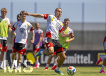 28.05.2026, Fussball DFB-Nationalmannschaft Deutschland, Trainingslager vor der WM in Herzogenaurach, im Homeground bei ADIDAS. Erste Trainingseinheit auf dem Adidas-Sportplatz, Waldemar Anton (Deutschland) am Ball 