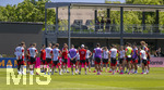 28.05.2026, Fussball DFB-Nationalmannschaft Deutschland, Trainingslager vor der WM in Herzogenaurach, im Homeground bei ADIDAS. Erste Trainingseinheit auf dem Adidas-Sportplatz, Bundestrainer Julian Nagelsmann (mitte, Deutschland) hält bei seinen Spielern eine Ansprache.