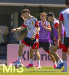 28.05.2026, Fussball DFB-Nationalmannschaft Deutschland, Trainingslager vor der WM in Herzogenaurach, im Homeground bei ADIDAS. Erste Trainingseinheit auf dem Adidas-Sportplatz, von links:  Florian Wirtz (Deutschland) gegen Joshua Kimmich (Deutschland) 