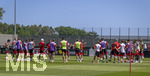28.05.2026, Fussball DFB-Nationalmannschaft Deutschland, Trainingslager vor der WM in Herzogenaurach, im Homeground bei ADIDAS. Erste Trainingseinheit auf dem Adidas-Sportplatz, Bundestrainer Julian Nagelsmann (mitte, Deutschland) hält bei seinen Spielern eine Ansprache.