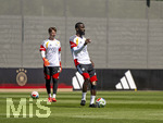 28.05.2026, Fussball DFB-Nationalmannschaft Deutschland, Trainingslager vor der WM in Herzogenaurach, im Homeground bei ADIDAS. Erste Trainingseinheit auf dem Adidas-Sportplatz, v.li: Jonas Urbig (Deutschland), Waldemar Anton (Deutschland), 