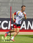 28.05.2026, Fussball DFB-Nationalmannschaft Deutschland, Trainingslager vor der WM in Herzogenaurach, im Homeground bei ADIDAS. Erste Trainingseinheit auf dem Adidas-Sportplatz, Nico Schlotterbeck (Deutschland) 