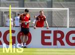 28.05.2026, Fussball DFB-Nationalmannschaft Deutschland, Trainingslager vor der WM in Herzogenaurach, im Homeground bei ADIDAS. Erste Trainingseinheit auf dem Adidas-Sportplatz, v.li: Co-Trainer Benjamin Hübner (Deutschland) und Bundestrainer Julian Nagelsmann (Deutschland) nachdenklich 