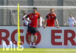 28.05.2026, Fussball DFB-Nationalmannschaft Deutschland, Trainingslager vor der WM in Herzogenaurach, im Homeground bei ADIDAS. Erste Trainingseinheit auf dem Adidas-Sportplatz, v.li: Co-Trainer Benjamin Hübner (Deutschland) und Bundestrainer Julian Nagelsmann (Deutschland) nachdenklich 