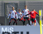 28.05.2026, Fussball DFB-Nationalmannschaft Deutschland, Trainingslager vor der WM in Herzogenaurach, im Homeground bei ADIDAS. Erste Trainingseinheit auf dem Adidas-Sportplatz, v.li: Torwart Oliver Baumann (Deutschland), Torwart Jonas Urbig (GER), Torwart Alexander Nübel (Deutschland) mit dem Torwarttrainer Andreas Kronenberg (Deutschland)  