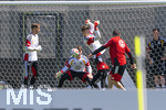 28.05.2026, Fussball DFB-Nationalmannschaft Deutschland, Trainingslager vor der WM in Herzogenaurach, im Homeground bei ADIDAS. Erste Trainingseinheit auf dem Adidas-Sportplatz, v.li: Torwart Oliver Baumann (Deutschland), Torwart Jonas Urbig (GER), Torwart Alexander Nübel (Deutschland) mit dem Torwarttrainer Andreas Kronenberg (Deutschland)  