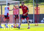 28.05.2026, Fussball DFB-Nationalmannschaft Deutschland, Trainingslager vor der WM in Herzogenaurach, im Homeground bei ADIDAS. Erste Trainingseinheit auf dem Adidas-Sportplatz, Athletiktrainer Bram Geers (GER) gibt Anweisungen