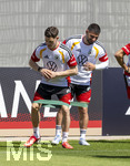 28.05.2026, Fussball DFB-Nationalmannschaft Deutschland, Trainingslager vor der WM in Herzogenaurach, im Homeground bei ADIDAS. Erste Trainingseinheit auf dem Adidas-Sportplatz, v.li: Florian Wirtz (Deutschland) und Deniz Undav (Deutschland) beim Gummibandtraining 