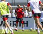 28.05.2026, Fussball DFB-Nationalmannschaft Deutschland, Trainingslager vor der WM in Herzogenaurach, im Homeground bei ADIDAS. Erste Trainingseinheit auf dem Adidas-Sportplatz, Bundestrainer Julian Nagelsmann (Deutschland) gibt Anweisungen 