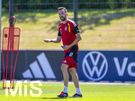 28.05.2026, Fussball DFB-Nationalmannschaft Deutschland, Trainingslager vor der WM in Herzogenaurach, im Homeground bei ADIDAS. Erste Trainingseinheit auf dem Adidas-Sportplatz, Athletiktrainer Bram Geers (GER) gibt Anweisungen