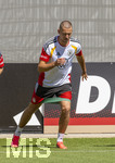28.05.2026, Fussball DFB-Nationalmannschaft Deutschland, Trainingslager vor der WM in Herzogenaurach, im Homeground bei ADIDAS. Erste Trainingseinheit auf dem Adidas-Sportplatz, Waldemar Anton (Deutschland) mit dem Gummibandtraining 