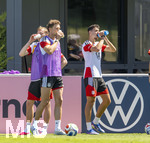 28.05.2026, Fussball DFB-Nationalmannschaft Deutschland, Trainingslager vor der WM in Herzogenaurach, im Homeground bei ADIDAS. Erste Trainingseinheit auf dem Adidas-Sportplatz, Leon Goretzka (Deutschland), Maximilian Beier (Deutschland), Alexander Pavlovic (Deutschland) trinkpause