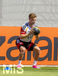 28.05.2026, Fussball DFB-Nationalmannschaft Deutschland, Trainingslager vor der WM in Herzogenaurach, im Homeground bei ADIDAS. Erste Trainingseinheit auf dem Adidas-Sportplatz, Joshua Kimmich (Deutschland) mit einem Medizinball.