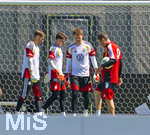 28.05.2026, Fussball DFB-Nationalmannschaft Deutschland, Trainingslager vor der WM in Herzogenaurach, im Homeground bei ADIDAS. Erste Trainingseinheit auf dem Adidas-Sportplatz, v.li: Torwart Oliver Baumann (Deutschland), Torwart Jonas Urbig (GER), Torwart Alexander Nübel (Deutschland) mit dem Torwarttrainer Andreas Kronenberg (Deutschland)  