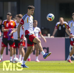 28.05.2026, Fussball DFB-Nationalmannschaft Deutschland, Trainingslager vor der WM in Herzogenaurach, im Homeground bei ADIDAS. Erste Trainingseinheit auf dem Adidas-Sportplatz, Alexander Pavlovic (Deutschland) am Ball 