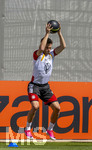 28.05.2026, Fussball DFB-Nationalmannschaft Deutschland, Trainingslager vor der WM in Herzogenaurach, im Homeground bei ADIDAS. Erste Trainingseinheit auf dem Adidas-Sportplatz, Joshua Kimmich (Deutschland) mit einem Medizinball.