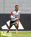 28.05.2026, Fussball DFB-Nationalmannschaft Deutschland, Trainingslager vor der WM in Herzogenaurach, im Homeground bei ADIDAS. Erste Trainingseinheit auf dem Adidas-Sportplatz, Jamie Leweling (Deutschland) beim Gummibandtraining 