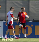 28.05.2026, Fussball DFB-Nationalmannschaft Deutschland, Trainingslager vor der WM in Herzogenaurach, im Homeground bei ADIDAS. Erste Trainingseinheit auf dem Adidas-Sportplatz, v.li: Florian Wirtz (Deutschland) hinten: Bundestrainer Julian Nagelsmann (Deutschland) 