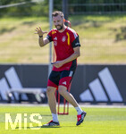 28.05.2026, Fussball DFB-Nationalmannschaft Deutschland, Trainingslager vor der WM in Herzogenaurach, im Homeground bei ADIDAS. Erste Trainingseinheit auf dem Adidas-Sportplatz, Athletiktrainer Bram Geers (GER) gibt Anweisungen