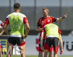 28.05.2026, Fussball DFB-Nationalmannschaft Deutschland, Trainingslager vor der WM in Herzogenaurach, im Homeground bei ADIDAS. Erste Trainingseinheit auf dem Adidas-Sportplatz, Bundestrainer Julian Nagelsmann (Deutschland) gibt Anweisungen, zeigt, gestikuliert, gibt Kommandos, Anweisungen, gibt Anweisungen, zeigend, gestikulierend,