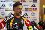 28.05.2026, Fussball DFB-Nationalmannschaft Deutschland, Trainingslager vor der WM in Herzogenaurach, im Homeground bei ADIDAS. Media-Day im Pressezentrum, die Spieler reden mit den Journalisten. Nadiem Amiri (Deutschland) 