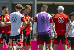 28.05.2026, Fussball DFB-Nationalmannschaft Deutschland, Trainingslager vor der WM in Herzogenaurach, im Homeground bei ADIDAS. Erste Trainingseinheit auf dem Adidas-Sportplatz, Bundestrainer Julian Nagelsmann (Deutschland) gibt Anweisungen.