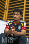 28.05.2026, Fussball DFB-Nationalmannschaft Deutschland, Trainingslager vor der WM in Herzogenaurach, im Homeground bei ADIDAS. Media-Day im Pressezentrum, die Spieler reden mit den Journalisten. Nathaniel Brown (Deutschland) 