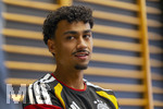 28.05.2026, Fussball DFB-Nationalmannschaft Deutschland, Trainingslager vor der WM in Herzogenaurach, im Homeground bei ADIDAS. Media-Day im Pressezentrum, die Spieler reden mit den Journalisten. Nathaniel Brown (Deutschland) 