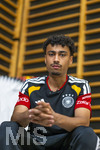 28.05.2026, Fussball DFB-Nationalmannschaft Deutschland, Trainingslager vor der WM in Herzogenaurach, im Homeground bei ADIDAS. Media-Day im Pressezentrum, die Spieler reden mit den Journalisten. Nathaniel Brown (Deutschland) 