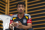 28.05.2026, Fussball DFB-Nationalmannschaft Deutschland, Trainingslager vor der WM in Herzogenaurach, im Homeground bei ADIDAS. Media-Day im Pressezentrum, die Spieler reden mit den Journalisten. Nathaniel Brown (Deutschland) 
