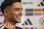 28.05.2026, Fussball DFB-Nationalmannschaft Deutschland, Trainingslager vor der WM in Herzogenaurach, im Homeground bei ADIDAS. Media-Day im Pressezentrum, die Spieler reden mit den Journalisten. Nadiem Amiri (Deutschland) 