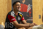 28.05.2026, Fussball DFB-Nationalmannschaft Deutschland, Trainingslager vor der WM in Herzogenaurach, im Homeground bei ADIDAS. Media-Day im Pressezentrum, die Spieler reden mit den Journalisten. Nadiem Amiri (Deutschland) 
