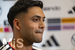 28.05.2026, Fussball DFB-Nationalmannschaft Deutschland, Trainingslager vor der WM in Herzogenaurach, im Homeground bei ADIDAS. Media-Day im Pressezentrum, die Spieler reden mit den Journalisten. Nadiem Amiri (Deutschland) 
