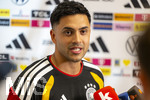 28.05.2026, Fussball DFB-Nationalmannschaft Deutschland, Trainingslager vor der WM in Herzogenaurach, im Homeground bei ADIDAS. Media-Day im Pressezentrum, die Spieler reden mit den Journalisten. Nadiem Amiri (Deutschland) 