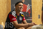 28.05.2026, Fussball DFB-Nationalmannschaft Deutschland, Trainingslager vor der WM in Herzogenaurach, im Homeground bei ADIDAS. Media-Day im Pressezentrum, die Spieler reden mit den Journalisten. Nadiem Amiri (Deutschland) 