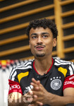 28.05.2026, Fussball DFB-Nationalmannschaft Deutschland, Trainingslager vor der WM in Herzogenaurach, im Homeground bei ADIDAS. Media-Day im Pressezentrum, die Spieler reden mit den Journalisten. Nathaniel Brown (Deutschland) 