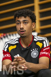 28.05.2026, Fussball DFB-Nationalmannschaft Deutschland, Trainingslager vor der WM in Herzogenaurach, im Homeground bei ADIDAS. Media-Day im Pressezentrum, die Spieler reden mit den Journalisten. Nathaniel Brown (Deutschland) 