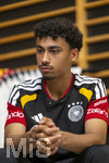 28.05.2026, Fussball DFB-Nationalmannschaft Deutschland, Trainingslager vor der WM in Herzogenaurach, im Homeground bei ADIDAS. Media-Day im Pressezentrum, die Spieler reden mit den Journalisten. Nathaniel Brown (Deutschland) 