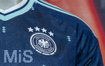 28.05.2026, Fussball DFB-Nationalmannschaft Deutschland, Trainingslager vor der WM in Herzogenaurach, im Homeground bei ADIDAS. Media-Day im Pressezentrum, die Spieler reden mit den Journalisten. Am Rand steht eine Kleiderpuppe mit dem neuen Auswärtstrikot der Deutschen Nationalmannschaft von Adidas. Detail Bundesadler DFB-Logo, 4 Sterne 