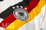 28.05.2026, Fussball DFB-Nationalmannschaft Deutschland, Trainingslager vor der WM in Herzogenaurach, im Homeground bei ADIDAS. Media-Day im Pressezentrum, die Spieler reden mit den Journalisten. Am Rand steht eine Kleiderpuppe mit dem Heim-Trikot der Deutschen Nationalmannschaft von Adidas. Detail Bundesadler DFB-Logo, 4 Sterne 