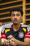 28.05.2026, Fussball DFB-Nationalmannschaft Deutschland, Trainingslager vor der WM in Herzogenaurach, im Homeground bei ADIDAS. Media-Day im Pressezentrum, die Spieler reden mit den Journalisten.  Nathaniel Brown (Deutschland) 