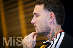 28.05.2026, Fussball DFB-Nationalmannschaft Deutschland, Trainingslager vor der WM in Herzogenaurach, im Homeground bei ADIDAS. Media-Day im Pressezentrum, die Spieler reden mit den Journalisten.  David Raum (Deutschland) nachdenklich 
