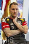 28.05.2026, Fussball DFB-Nationalmannschaft Deutschland, Trainingslager vor der WM in Herzogenaurach, im Homeground bei ADIDAS. Media-Day im Pressezentrum, die Spieler reden mit den Journalisten.  David Raum (Deutschland) nachdenklich 