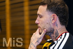 28.05.2026, Fussball DFB-Nationalmannschaft Deutschland, Trainingslager vor der WM in Herzogenaurach, im Homeground bei ADIDAS. Media-Day im Pressezentrum, die Spieler reden mit den Journalisten.  David Raum (Deutschland) nachdenklich 