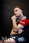 28.05.2026, Fussball DFB-Nationalmannschaft Deutschland, Trainingslager vor der WM in Herzogenaurach, im Homeground bei ADIDAS. Media-Day im Pressezentrum, die Spieler reden mit den Journalisten.  David Raum (Deutschland) nachdenklich,