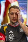 28.05.2026, Fussball DFB-Nationalmannschaft Deutschland, Trainingslager vor der WM in Herzogenaurach, im Homeground bei ADIDAS. Media-Day im Pressezentrum, die Spieler reden mit den Journalisten.  David Raum (Deutschland) nachdenklich 