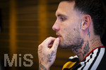 28.05.2026, Fussball DFB-Nationalmannschaft Deutschland, Trainingslager vor der WM in Herzogenaurach, im Homeground bei ADIDAS. Media-Day im Pressezentrum, die Spieler reden mit den Journalisten.  David Raum (Deutschland) nachdenklich 
