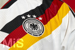 28.05.2026, Fussball DFB-Nationalmannschaft Deutschland, Trainingslager vor der WM in Herzogenaurach, im Homeground bei ADIDAS. Media-Day im Pressezentrum, die Spieler reden mit den Journalisten. Am Rand steht eine Kleiderpuppe mit dem Heim-Trikot der Deutschen Nationalmannschaft von Adidas. Detail Bundesadler DFB-Logo, 4 Sterne 