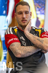 28.05.2026, Fussball DFB-Nationalmannschaft Deutschland, Trainingslager vor der WM in Herzogenaurach, im Homeground bei ADIDAS. Media-Day im Pressezentrum, die Spieler reden mit den Journalisten.  David Raum (Deutschland) nachdenklich 